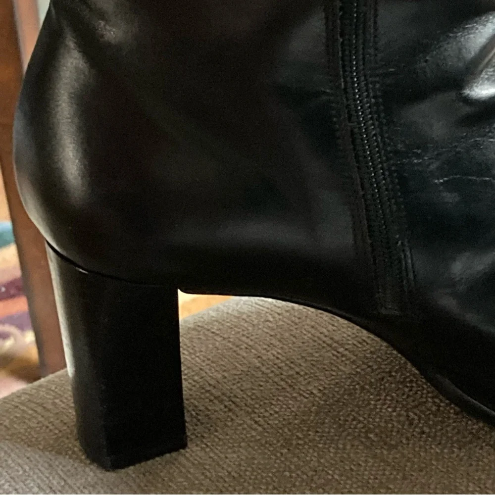 Joan & David Black Leather Boots - Picture 4 of 7